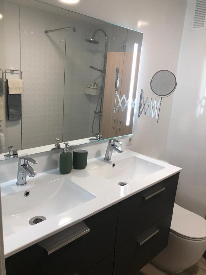 Apartamento Totalmente Reformado Con Piscina Y Jardines Al Lado De La Playa De La Carihuela Torremolinos Eksteriør billede