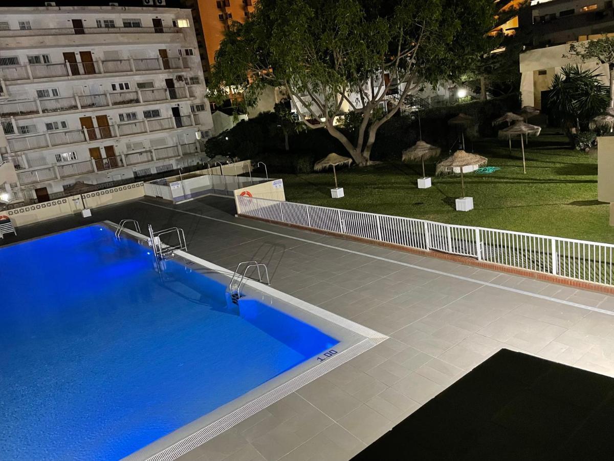 Apartamento Totalmente Reformado Con Piscina Y Jardines Al Lado De La Playa De La Carihuela Torremolinos Eksteriør billede