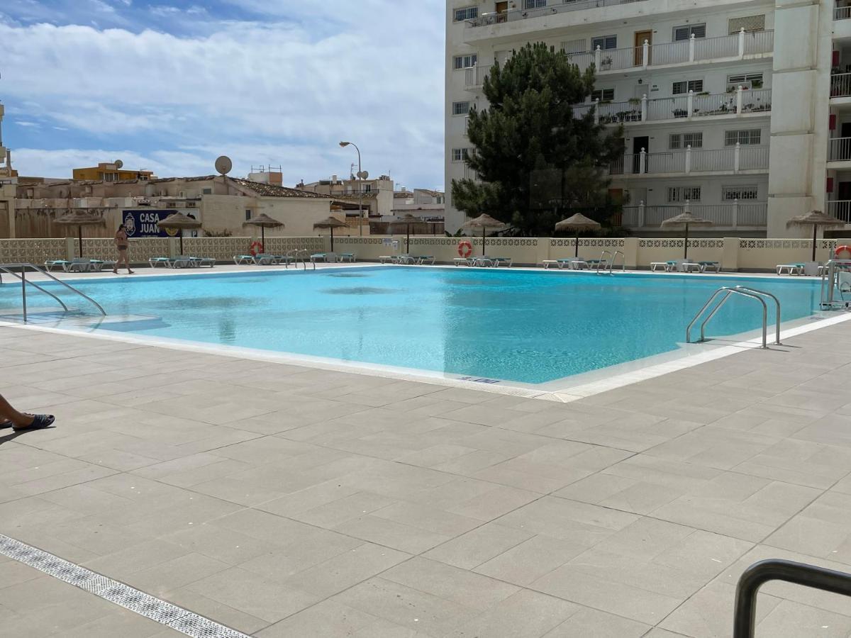 Apartamento Totalmente Reformado Con Piscina Y Jardines Al Lado De La Playa De La Carihuela Torremolinos Eksteriør billede