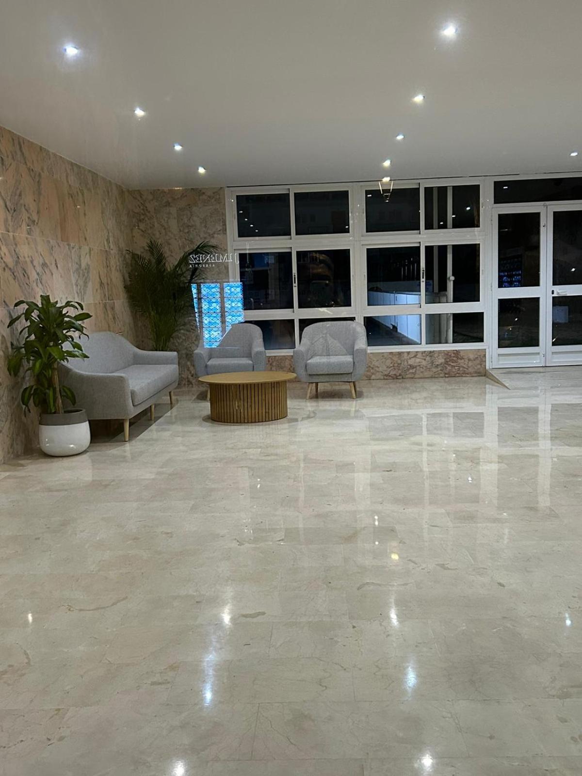 Apartamento Totalmente Reformado Con Piscina Y Jardines Al Lado De La Playa De La Carihuela Torremolinos Eksteriør billede