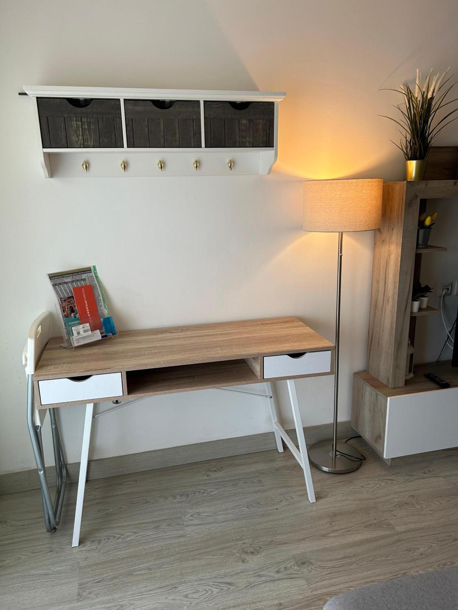 Apartamento Totalmente Reformado Con Piscina Y Jardines Al Lado De La Playa De La Carihuela Torremolinos Eksteriør billede